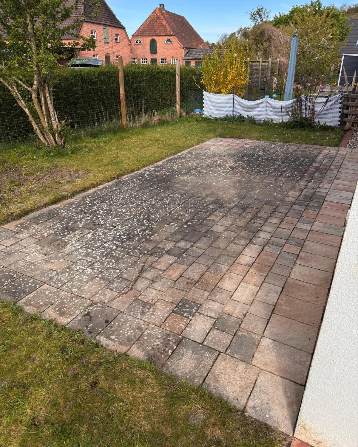 Terrasse in Mönkeberg vor der Aufbereitung